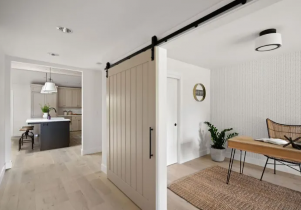 Desain pintu geser untuk memaksimalkan tata letak ruangan